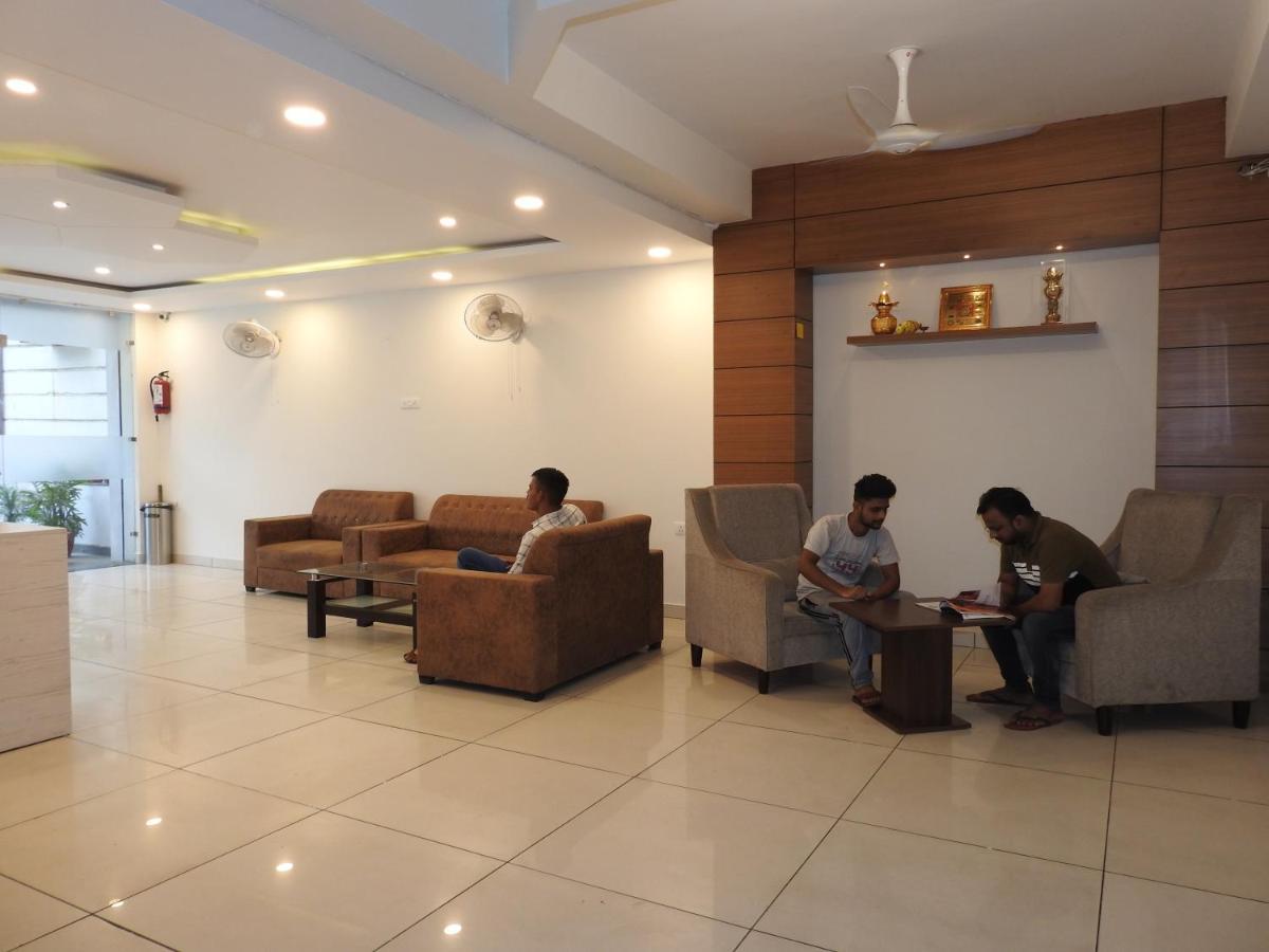 Hotel Aakash Residency Dehradun Buitenkant foto