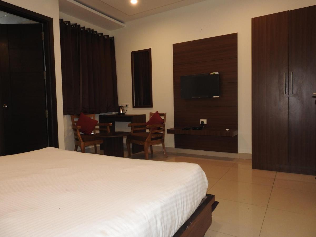 Hotel Aakash Residency Dehradun Buitenkant foto