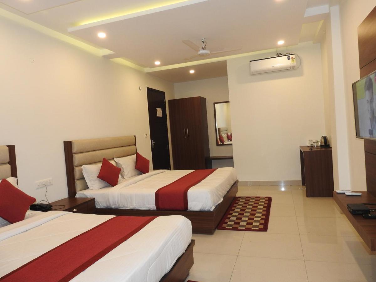 Hotel Aakash Residency Dehradun Buitenkant foto
