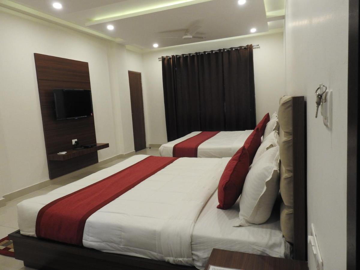 Hotel Aakash Residency Dehradun Buitenkant foto