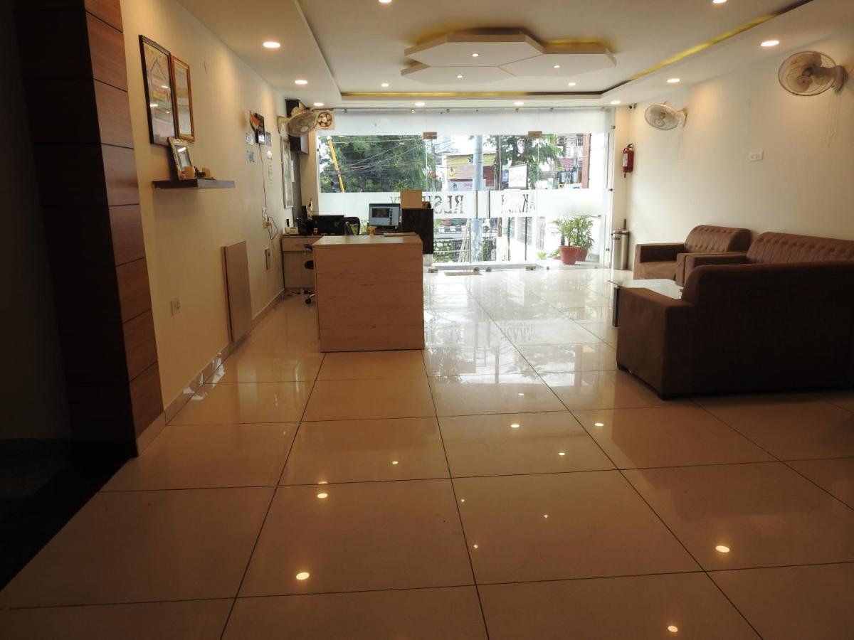 Hotel Aakash Residency Dehradun Buitenkant foto