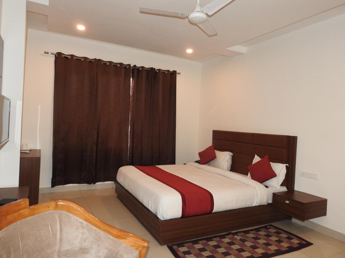Hotel Aakash Residency Dehradun Buitenkant foto