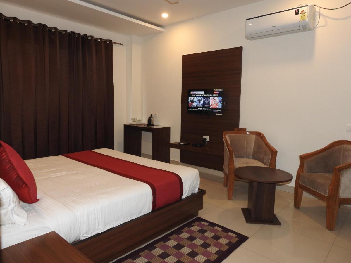 Hotel Aakash Residency Dehradun Buitenkant foto