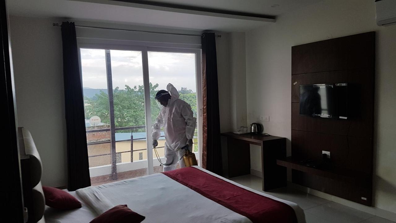 Hotel Aakash Residency Dehradun Buitenkant foto