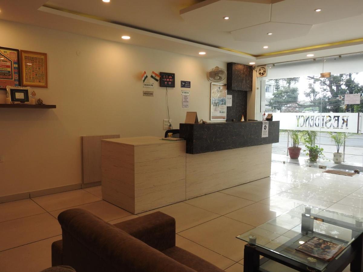 Hotel Aakash Residency Dehradun Buitenkant foto