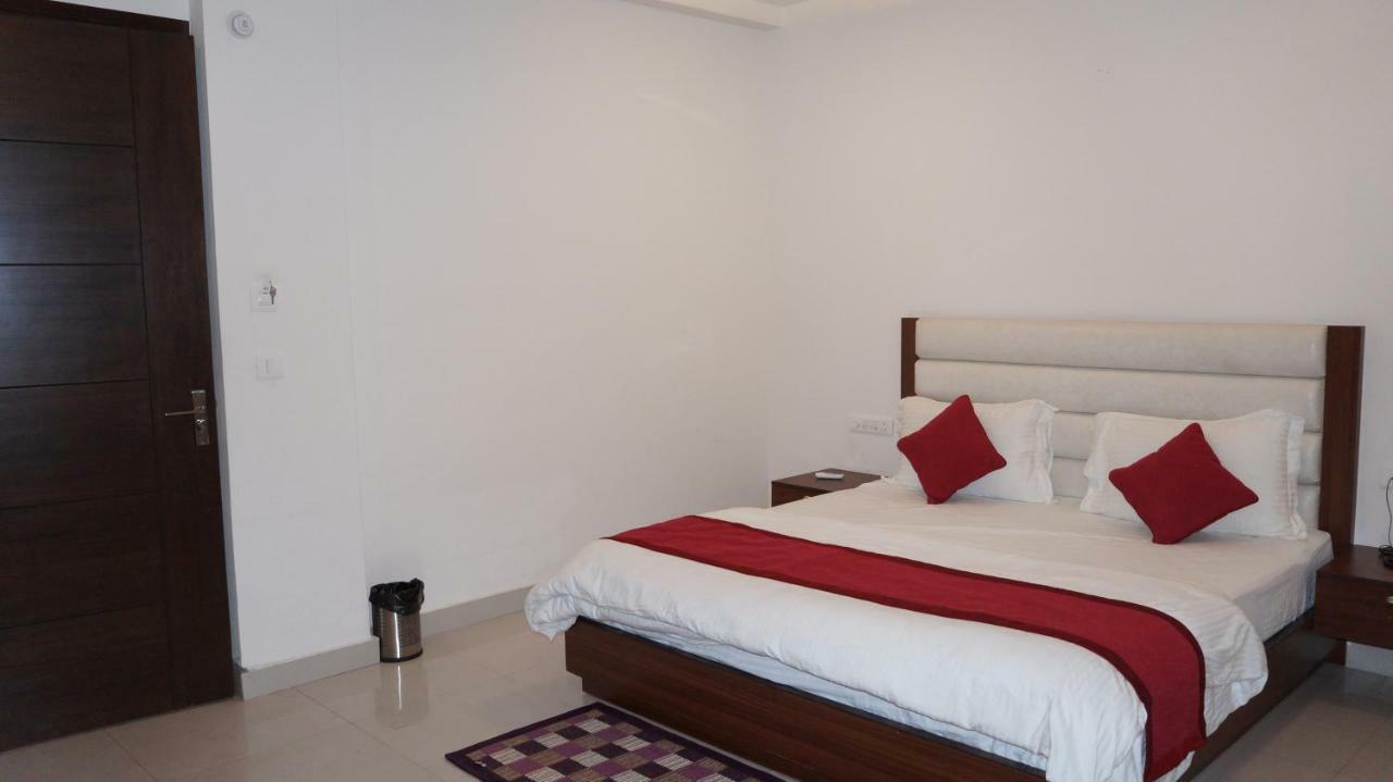 Hotel Aakash Residency Dehradun Buitenkant foto