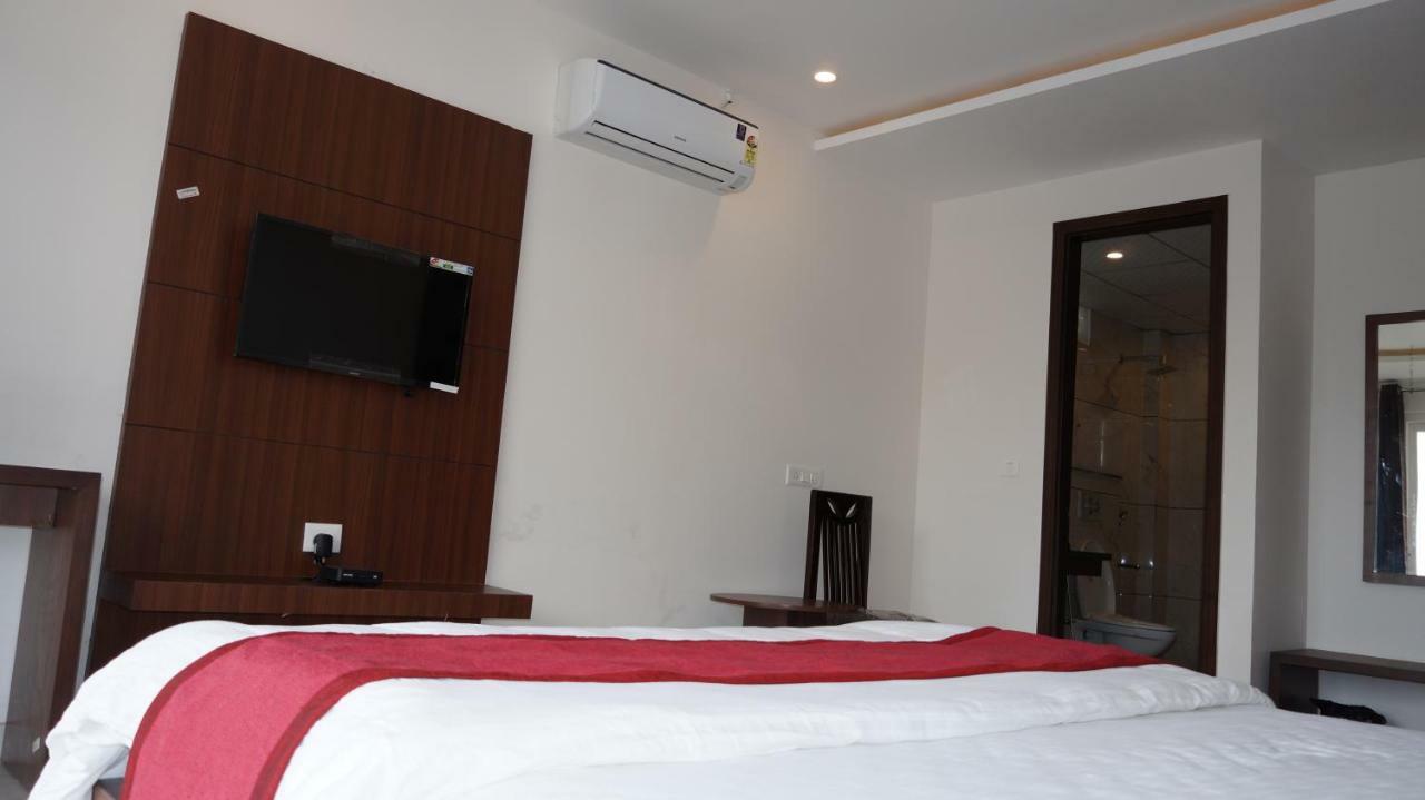 Hotel Aakash Residency Dehradun Buitenkant foto