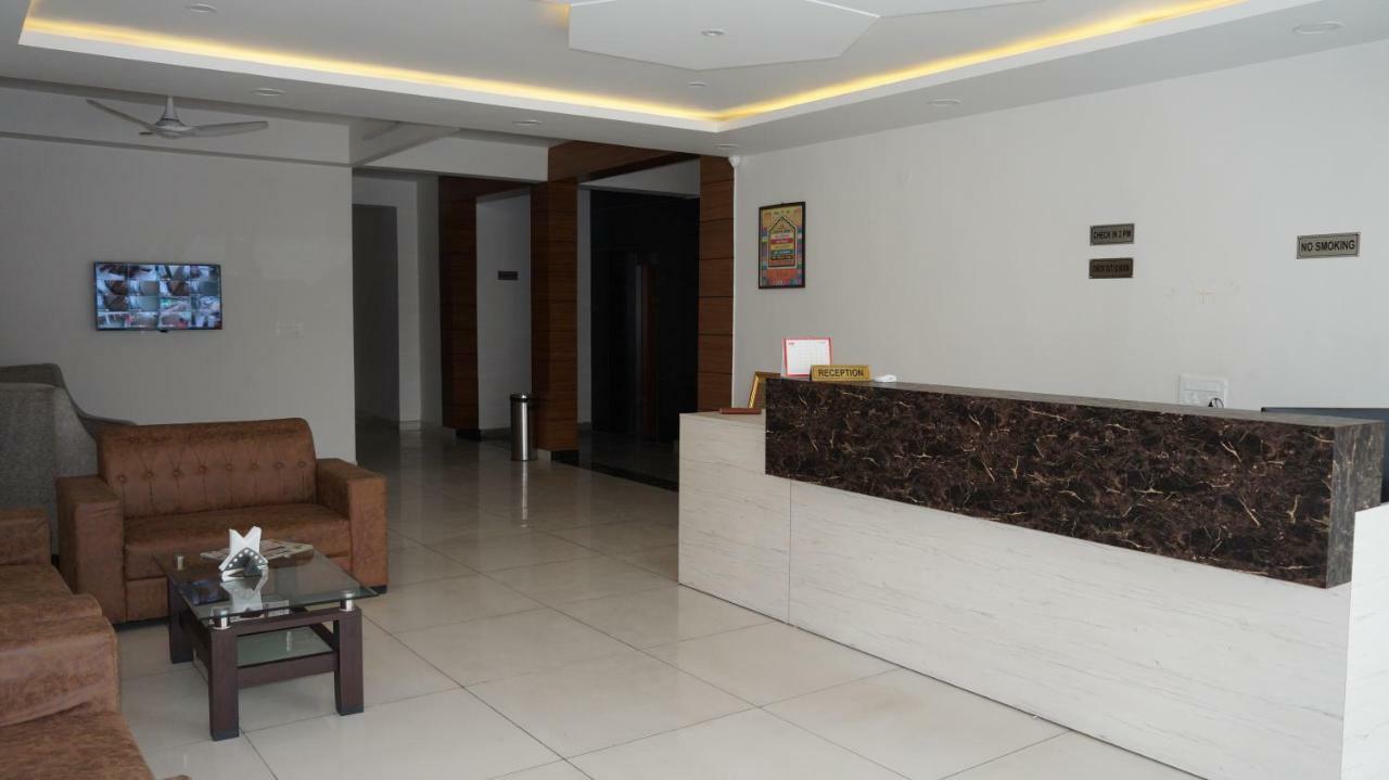 Hotel Aakash Residency Dehradun Buitenkant foto