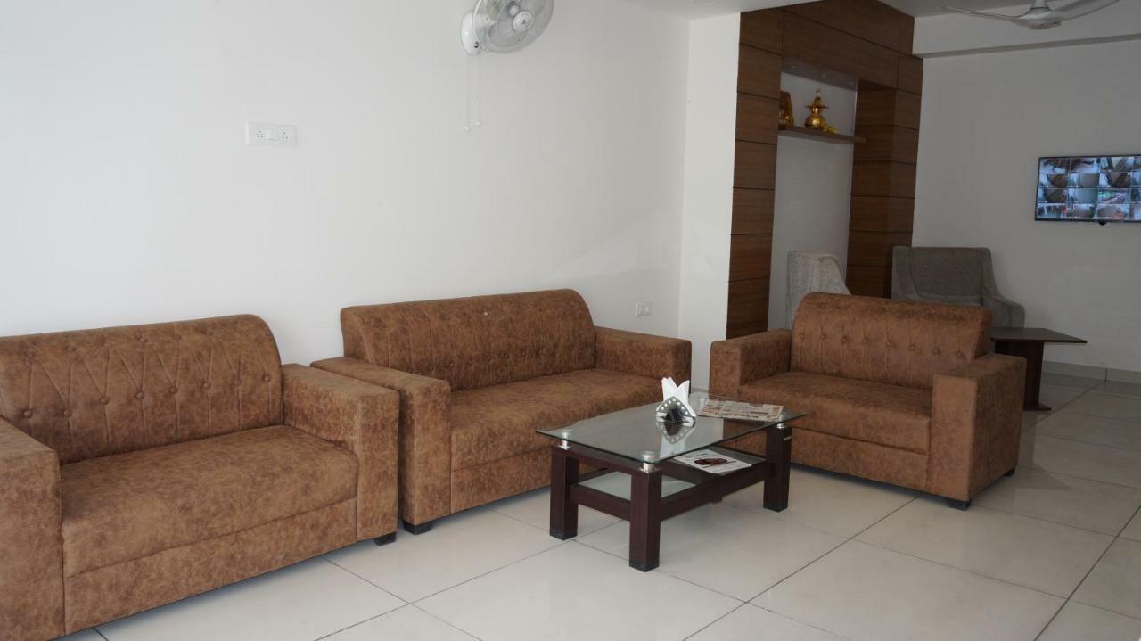 Hotel Aakash Residency Dehradun Buitenkant foto